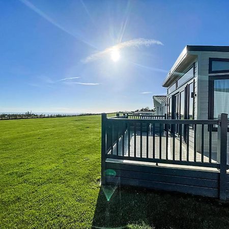 Stunning Caravan With Full Sea Views At Broadland Sands In Suffolk Ref 20236Bs Hopton on Sea Exteriér fotografie