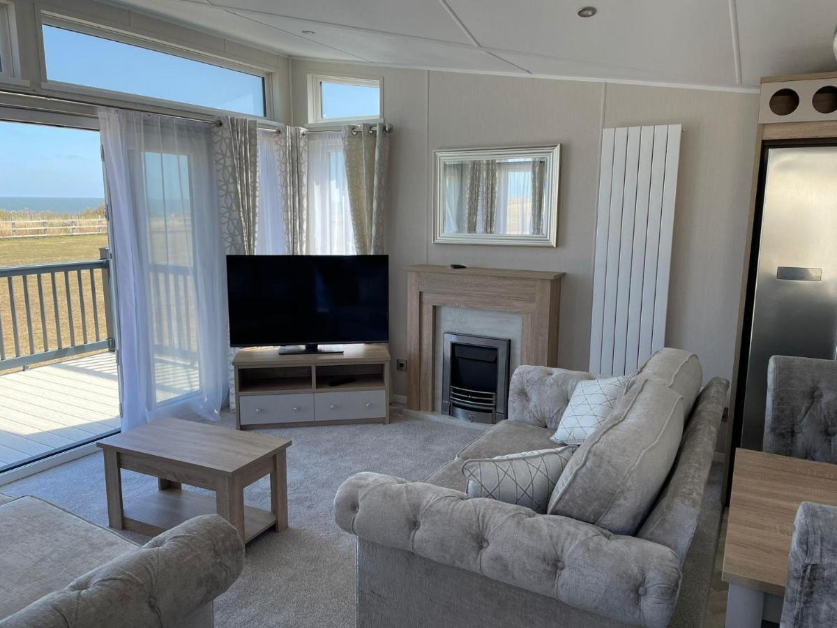Stunning Caravan With Full Sea Views At Broadland Sands In Suffolk Ref 20236Bs Hopton on Sea Exteriér fotografie