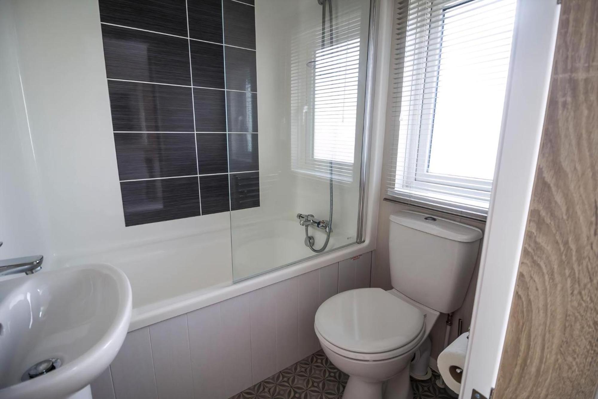 Stunning Caravan With Full Sea Views At Broadland Sands In Suffolk Ref 20236Bs Hopton on Sea Exteriér fotografie