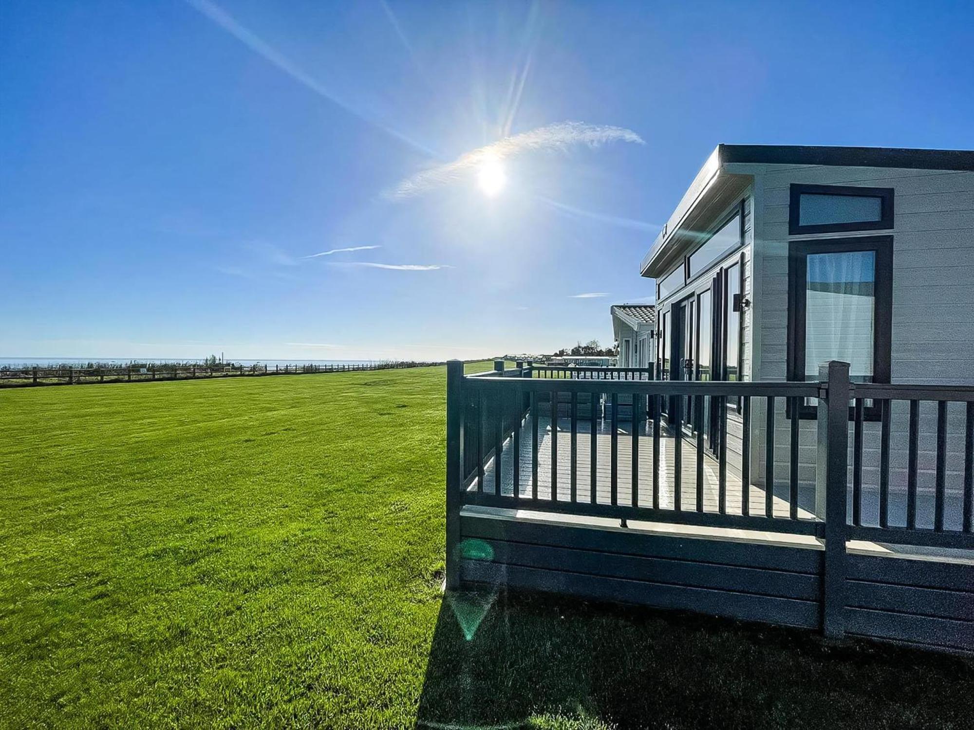 Stunning Caravan With Full Sea Views At Broadland Sands In Suffolk Ref 20236Bs Hopton on Sea Exteriér fotografie